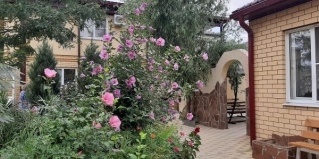 Пересыпь: Гостевой дом Райский уголок