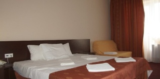 Кучугуры: Отель Атлет